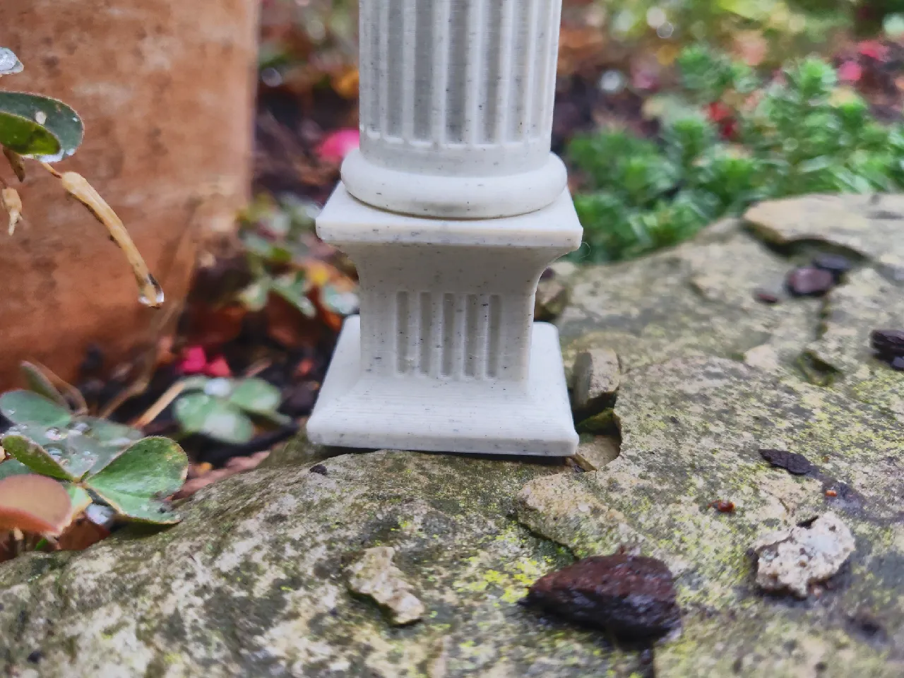 Close-up of the same column, showing the marble pattern on the square base.