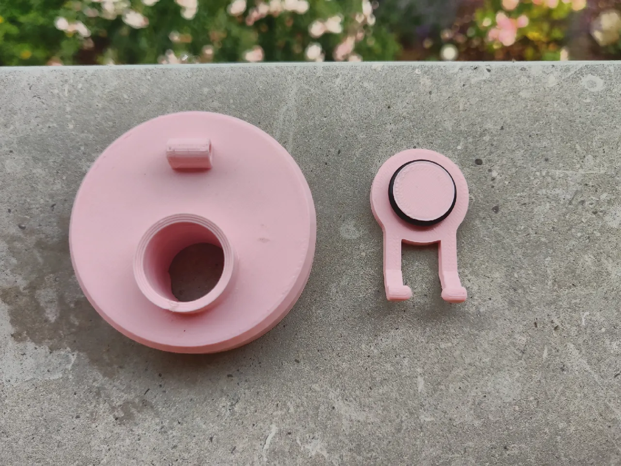 The cap and lid sitting next to each other, the way you would print them